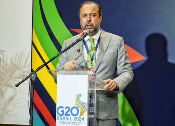 Ministro Alexandre Silveira propõe fundo global para financiar transição energética.