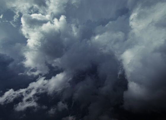 nuvens negras de chuva
