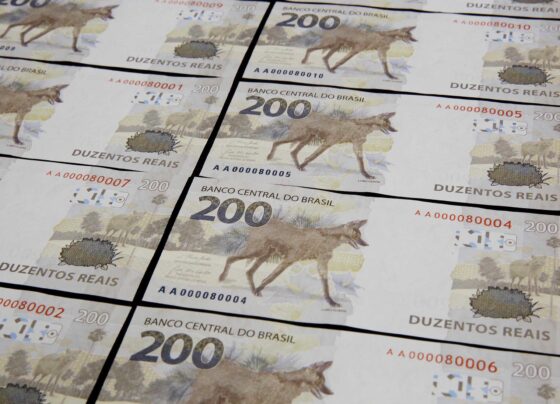 Dinheiro R$ 200