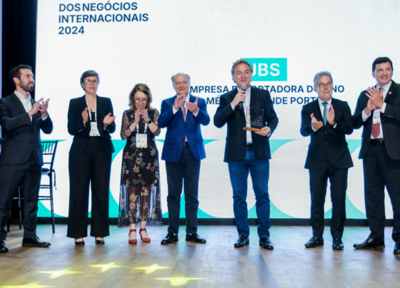 JBS ganha prêmio como empresa exportadora