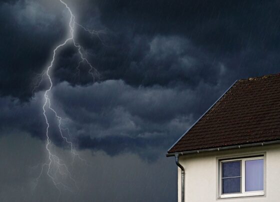 previsão do tempo - Raios e tempestade - nuvens carregadas - nova frente fria