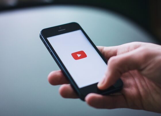 AGU: YouTube deve retirar vídeos desinformativos sobre saúde de Lula