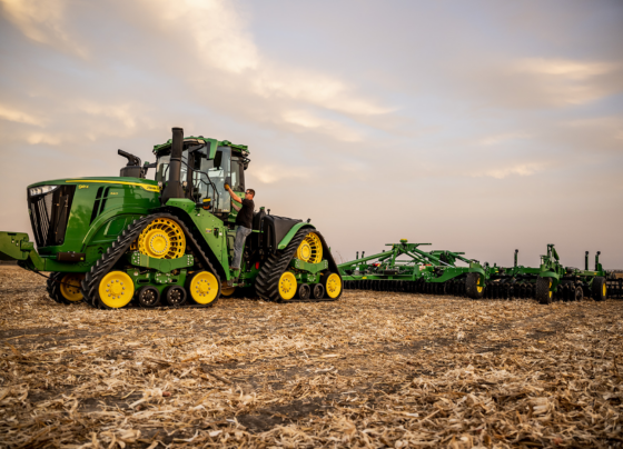 trator com modelo autonômo 9RX da John Deere - máquinas autônomas