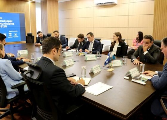 Reunião delegação russa com o ministro Carlos Fávaro