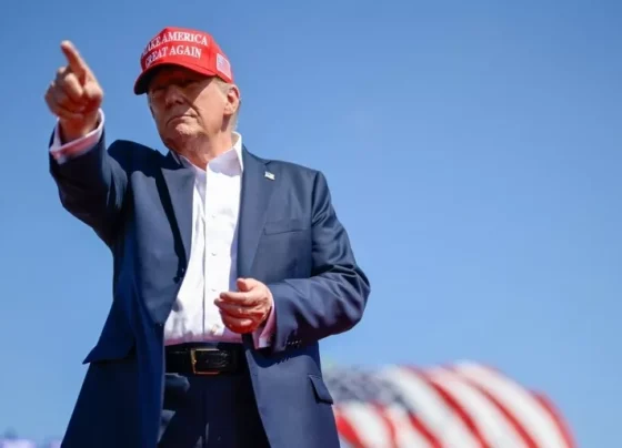 Após atentado, Trump confirma candidatura à Casa Branca