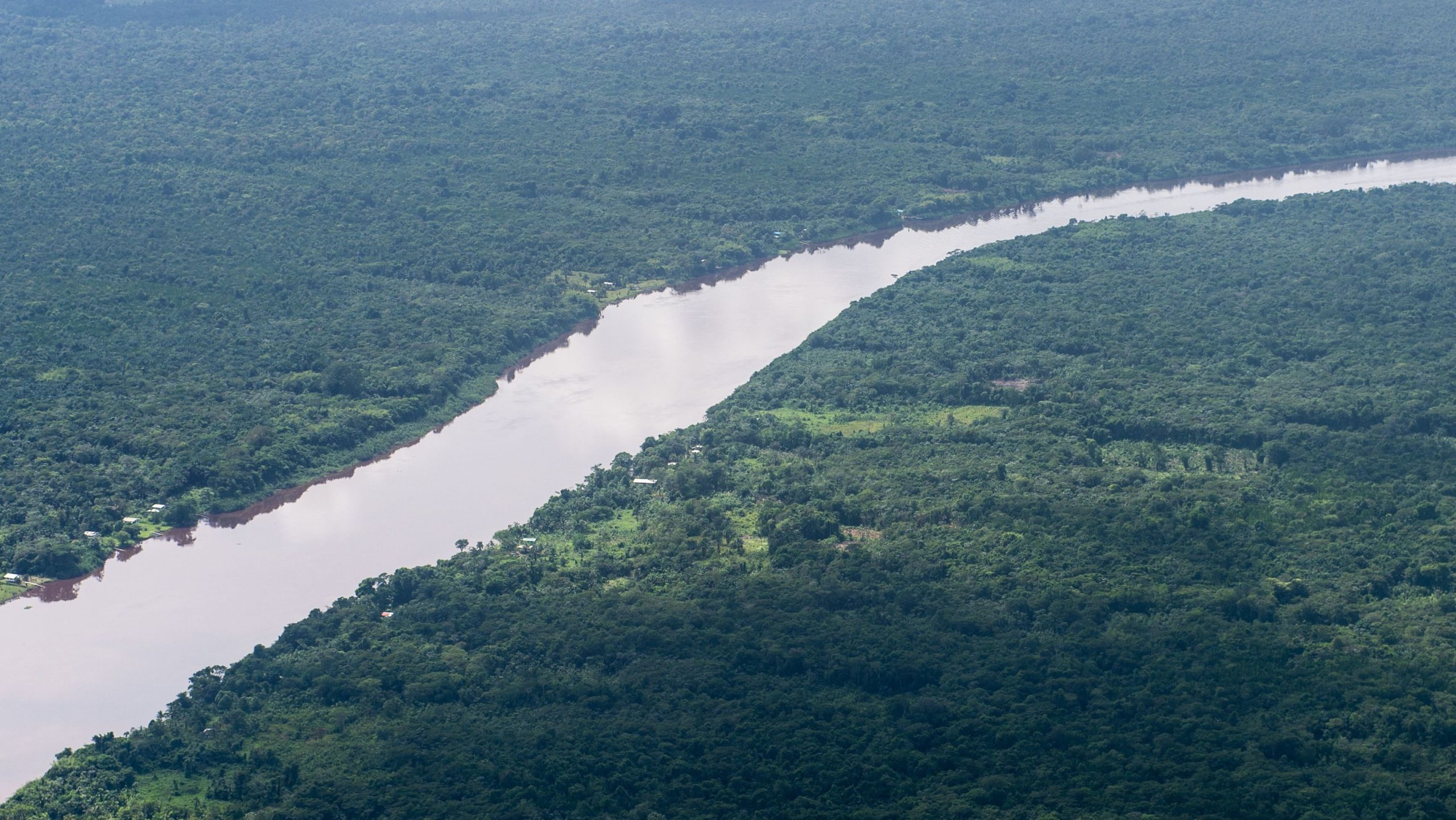 País vizinho ao Brasil está virando um petroestado – e alerta especialistas