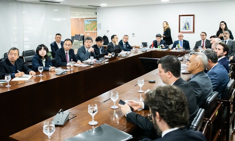 Brasil e China negociam novo corredor de exportação para o agronegócio