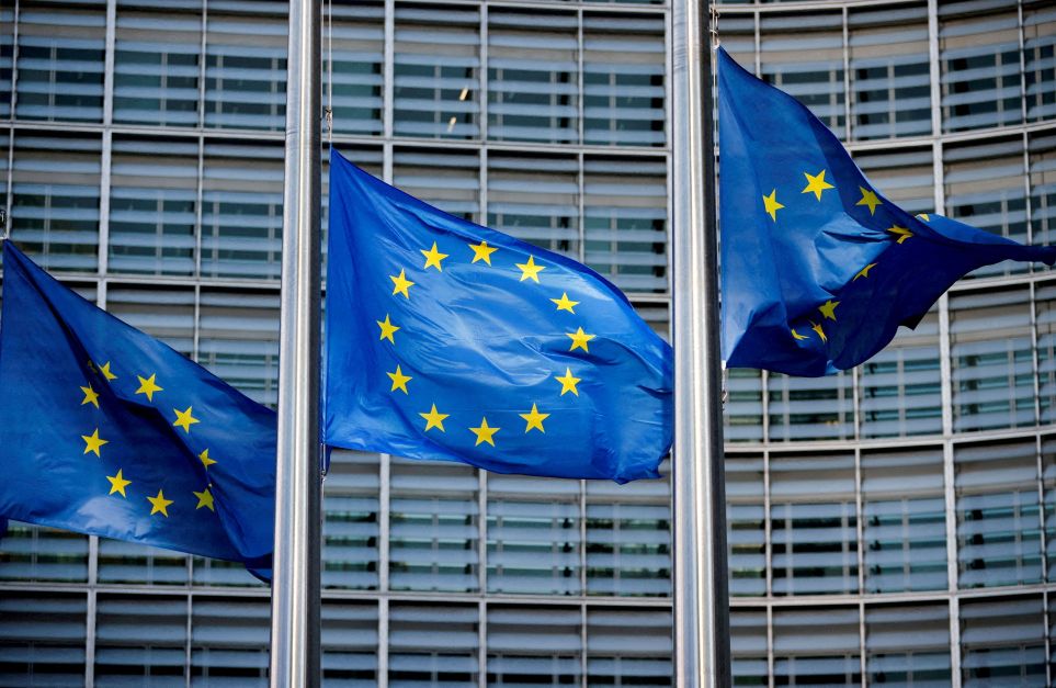 Comércio da UE diz que tarifas dos EUA vão a 380 bi de euros em exportações
