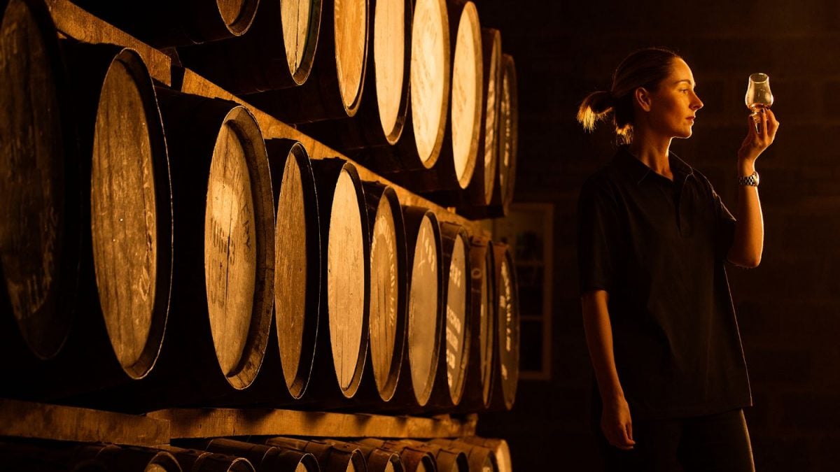 Como os Barris Definem o Sabor e o Aroma do Uísque