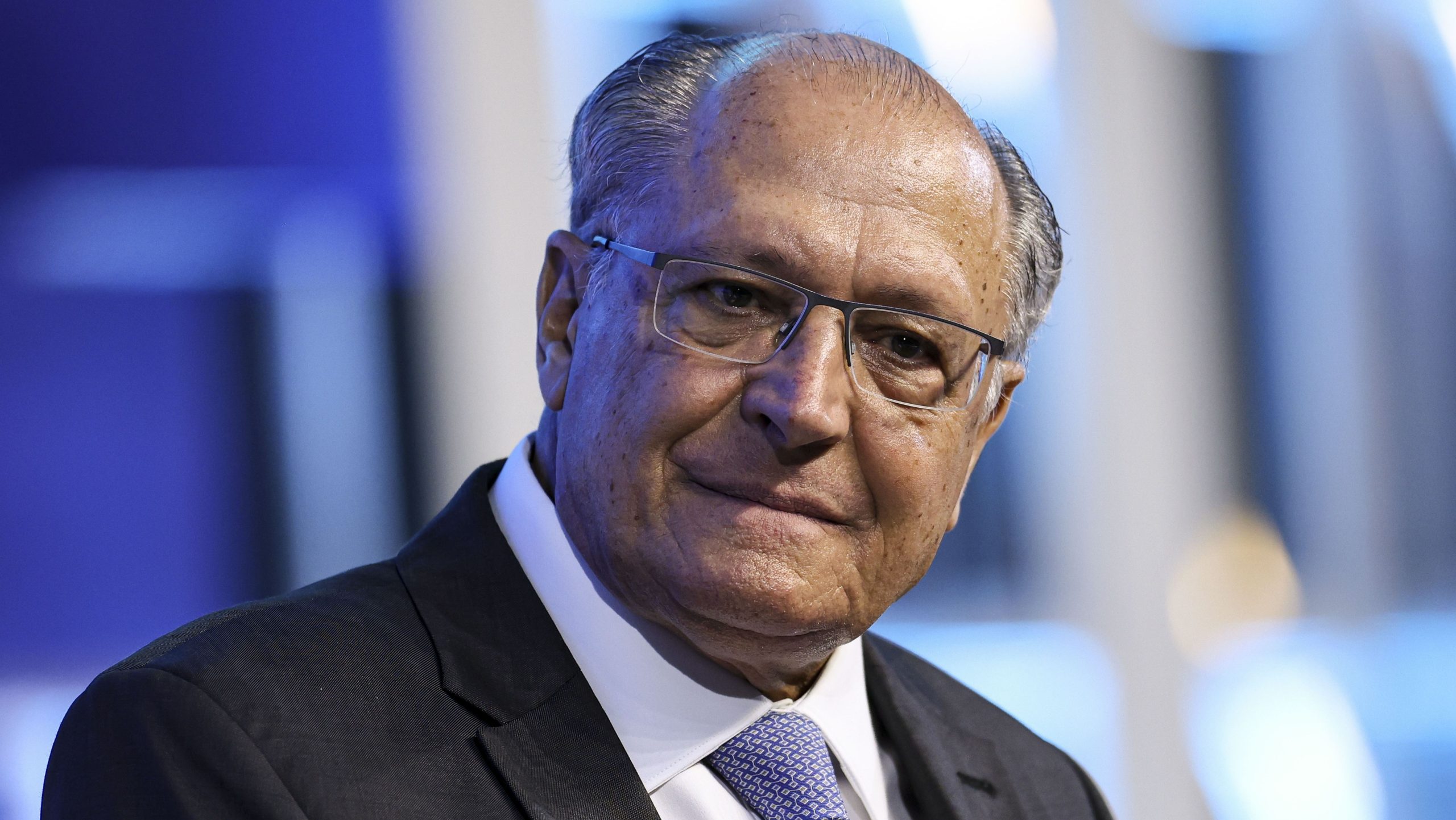 É preciso fazer ajuste fiscal, mas sobre quem tem privilégio, diz Alckmin