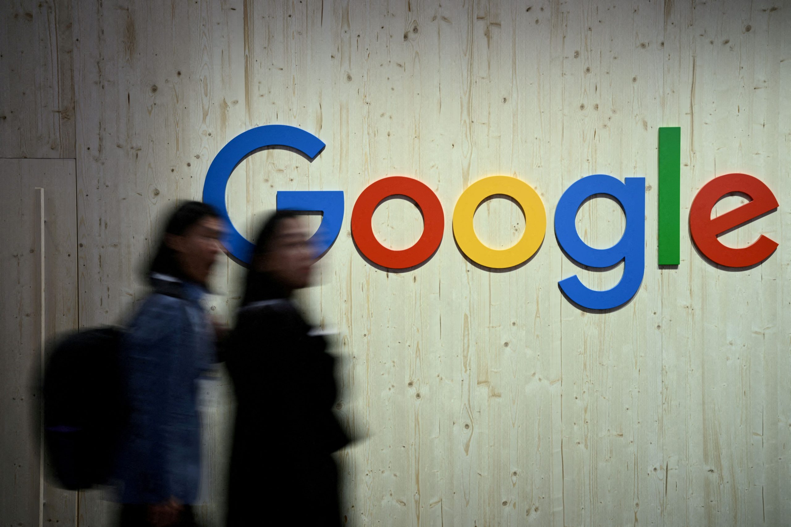 Google volta a exibir cotação do dólar 4 meses após erros