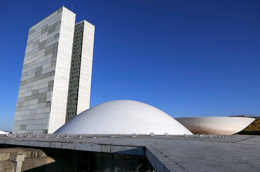 Senado aprova projeto às vésperas de tarifaço de Trump
