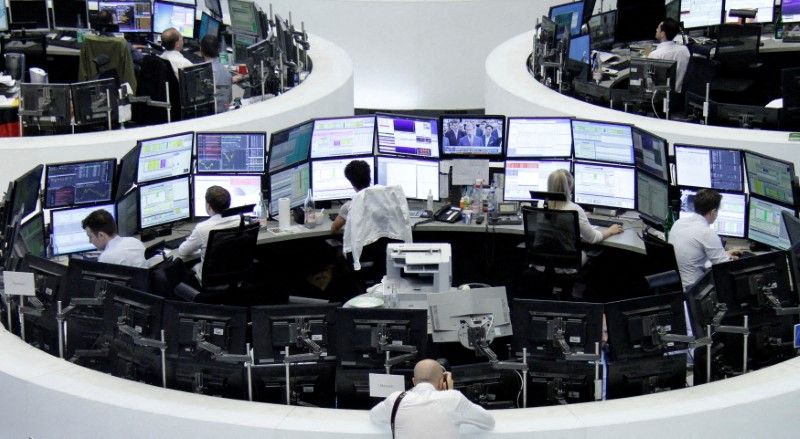 Bolsas da Europa fecham mistas após inflação britânica e tarifas dos EUA