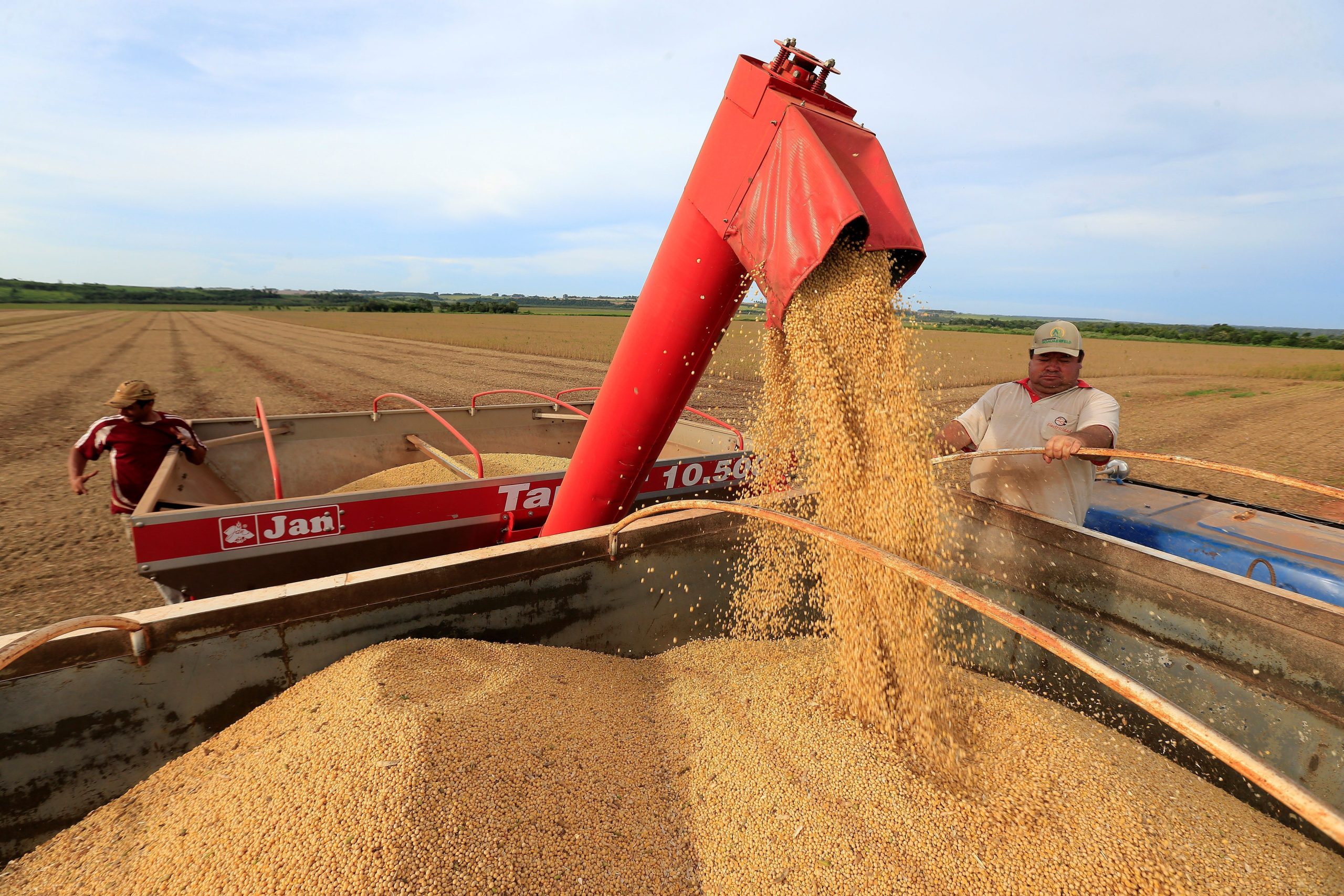 Mesmo com trégua, agro brasileiro vê vantagem para soja em guerra tarifária
