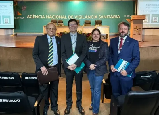 Carlito Merss (esq.) e Layla Caldas participam de reunião com representantes da Anvisa. Foto: divulgação/Sebrae