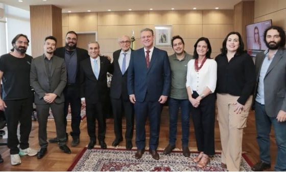 Fávaro recebe representantes da Associação Flor da Vida / Divulgação