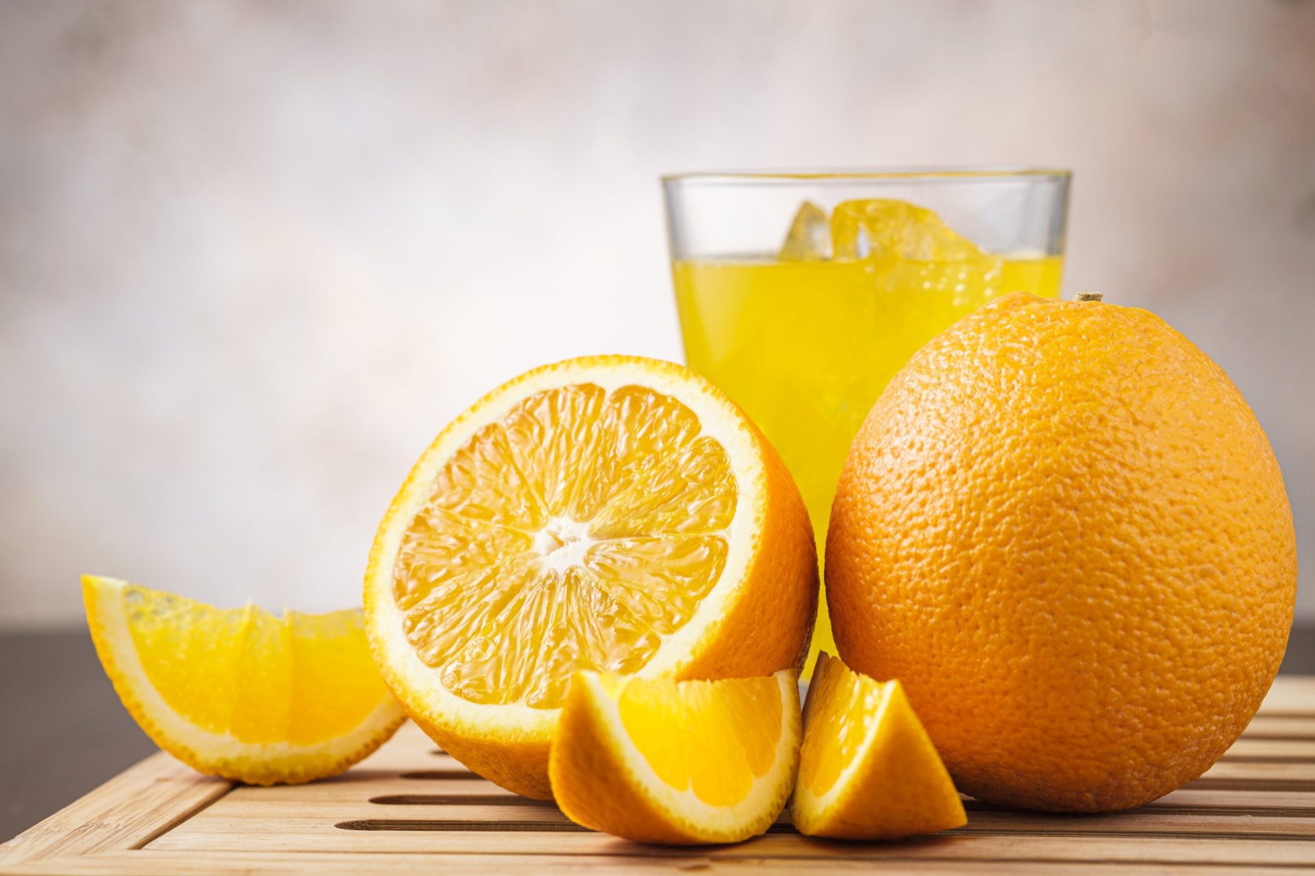 Tarifa de 50% dos EUA sobre suco de laranja ameaça setor brasileiro com perdas de até R$ 4,3 bilhões por safra.