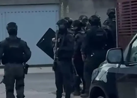 Policiais civis cumprindo mandados - (Foto: reprodução/PC)