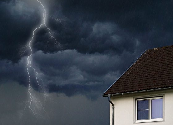 previsão do tempo - Raios e tempestade - nuvens carregadas - nova frente fria