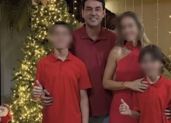 Secretário Thales Machado ao lado da esposa e dos filhos - (Foto: reprodução/redes sociais)