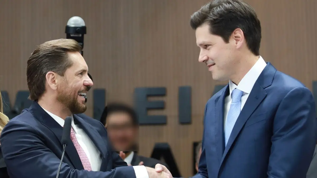 Imagem mostra Bruno Peixoto, presidente do Legislativo, e Daniel Vilela, governador de Goiás