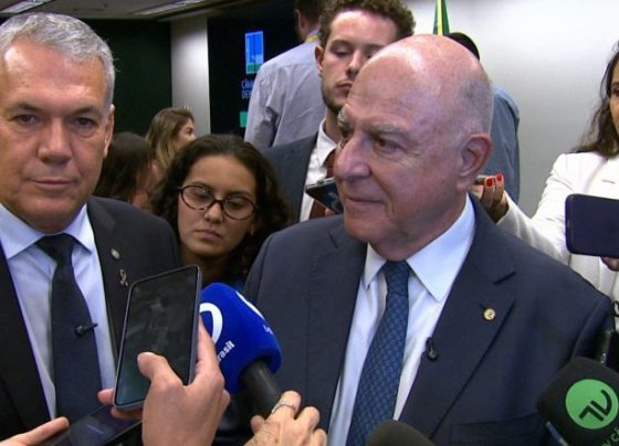 Zé Silva, autor do projeto; e Arnaldo Jardim, relator; em entrevista coletiva