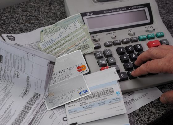 calculando impostos e dívidas