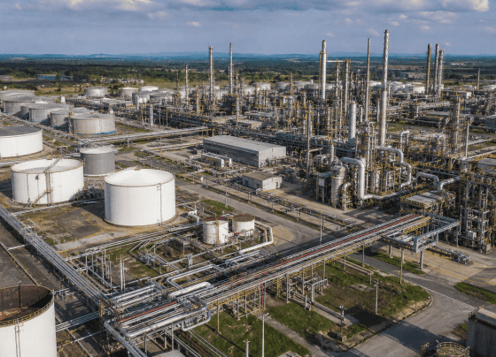 Estoques de petróleo dos EUA caem 1,692 milhão de barris na semana