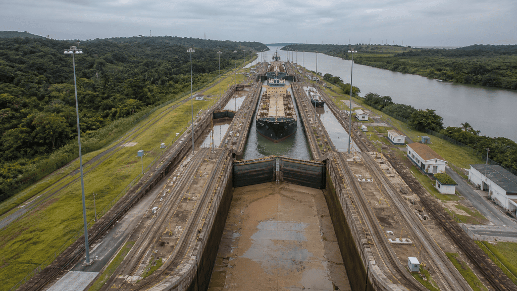 Canal do Panamá reduz vagas diárias de trânsito por queda nas chuvas