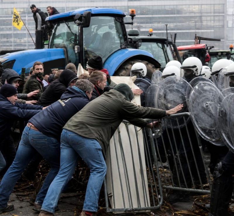 Conflito entre Agricultores e Polícia Marca Protesto na Bélgica sobre Mercosul