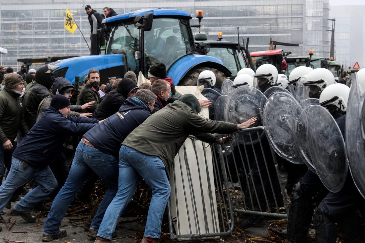 Conflito entre Agricultores e Polícia Marca Protesto na Bélgica sobre Mercosul