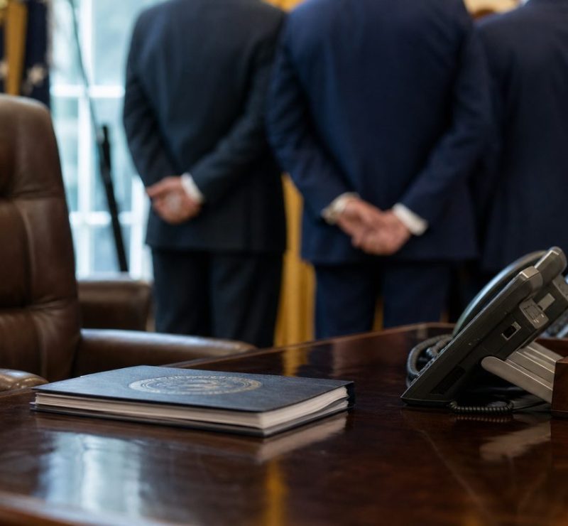 Aprovação de Trump atinge mínimo histórico enquanto insatisfação cresce