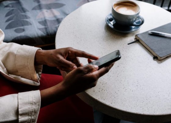 Pesquisa mostra que 83% das transações bancárias já são feitas em canais digitais, sendo 78% no mobile