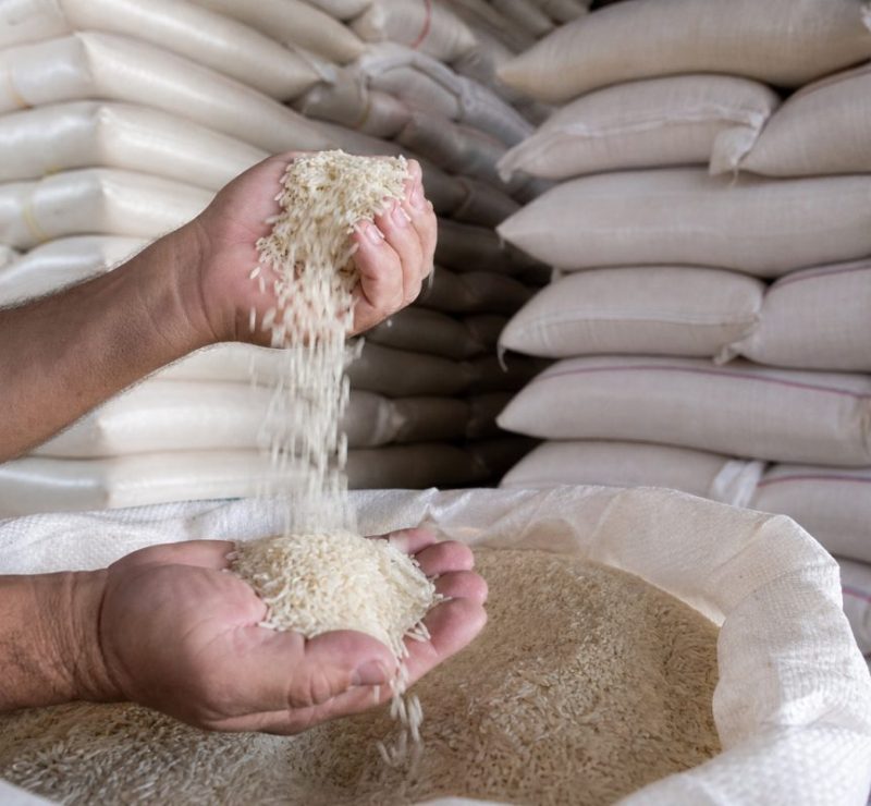 Arroz alcança quase R$ 80 por saca; consumo limita alta no preço