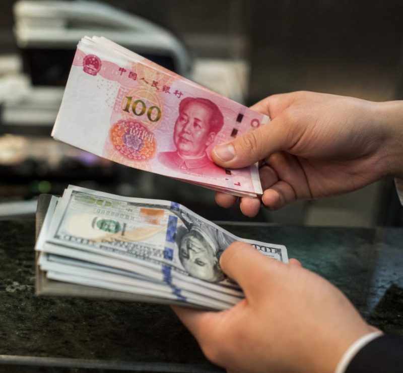 Iuan se destaca e supera dólar em transações internacionais na China