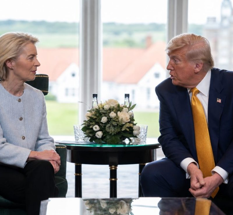 Ursula von der Leyen e Trump Discutem Acordo Comercial na Escócia